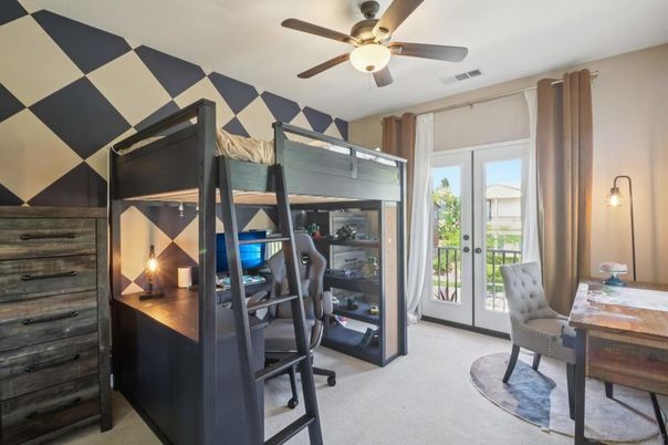 Home Office, Interior
