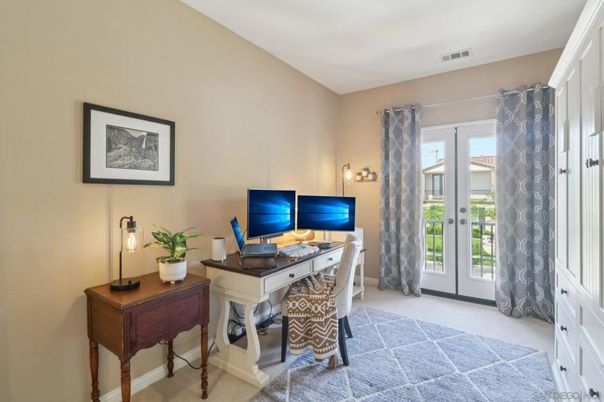 Home Office, Interior