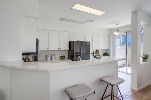 Interior, Kitchen, Pendant Lights, Wood Texture Flooring