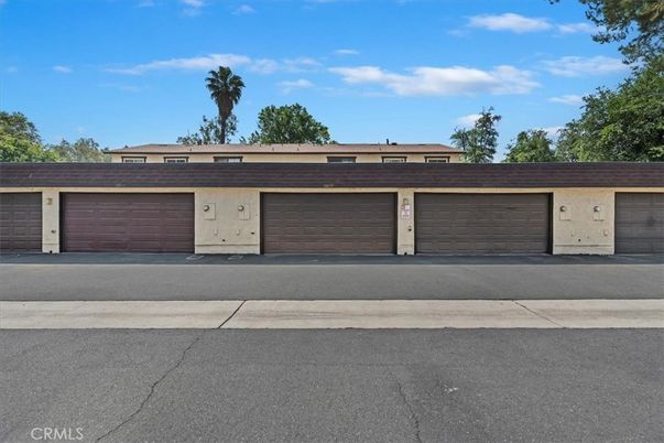 Attached, Exterior, Facade, Ranch