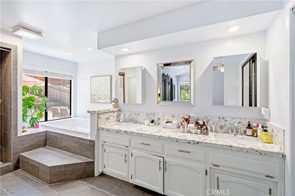 Bathroom, Dual Sink Vanities, Interior, Recessed Lighting