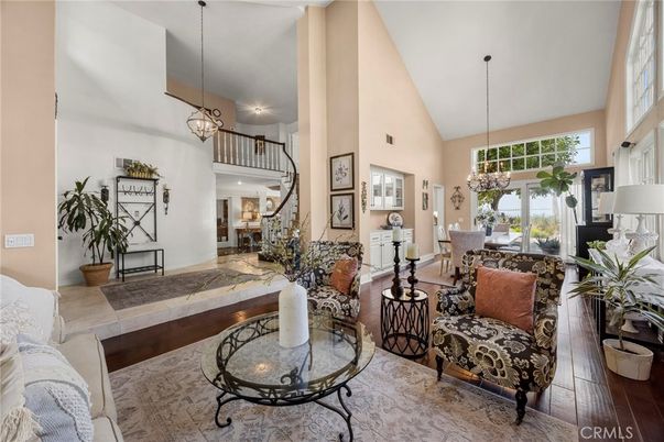 Chandelier, Dining room, Interior, Living room, Pendant Lights, Wood Texture Flooring