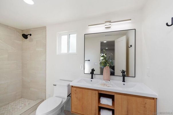 Bathroom, Dual Sink Vanities, Interior, Recessed Lighting