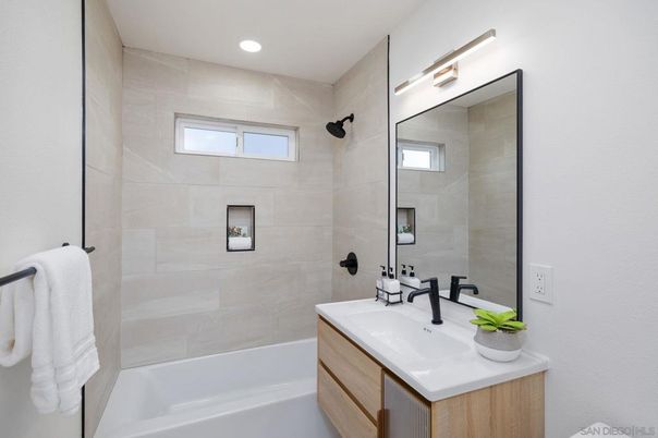 Bathroom, Interior, Recessed Lighting