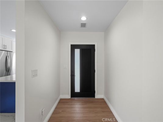 Interior, Recessed Lighting, Washer, Wood Texture Flooring