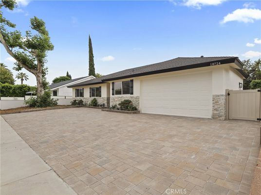 Attached, Exterior, Facade, Ranch