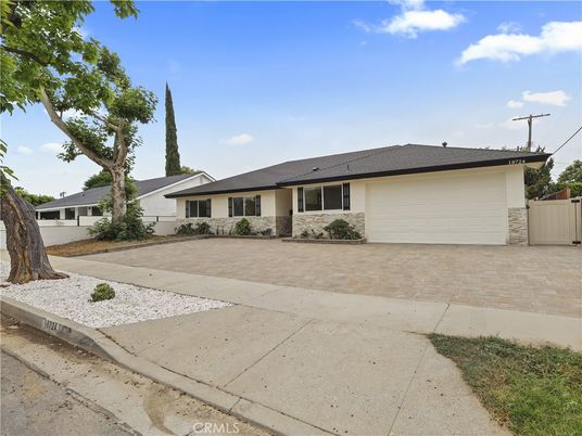 Attached, Exterior, Facade, Ranch