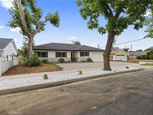 Attached, Exterior, Facade, Ranch