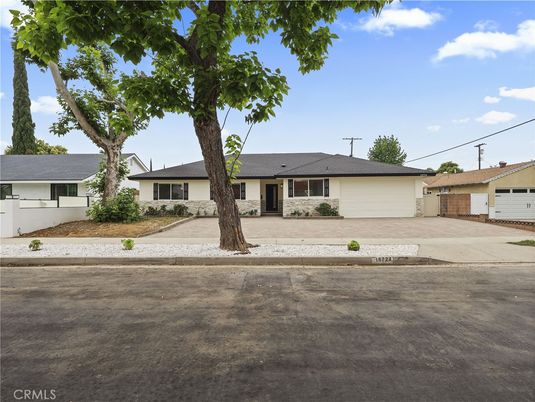 Attached, Exterior, Facade, Ranch