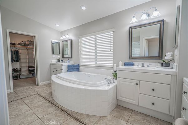 Bathroom, Dual Sink Vanities, Interior, Recessed Lighting