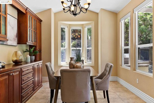 Chandelier, Dining room, Interior