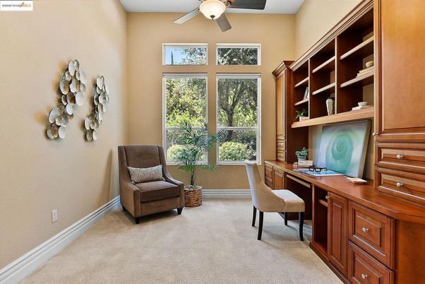Home Office, Interior