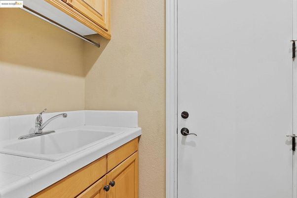 Bathroom, Interior, Tile Countertops