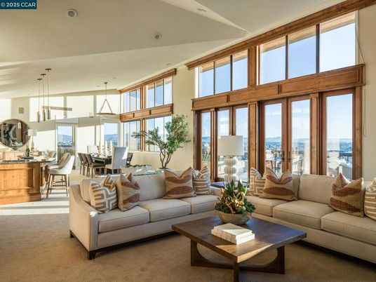 Dining room, Interior, Living room, Pendant Lights, Recessed Lighting, Water