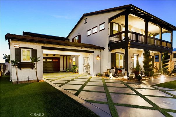 Attached, Backyard, Exterior, Facade, Modern