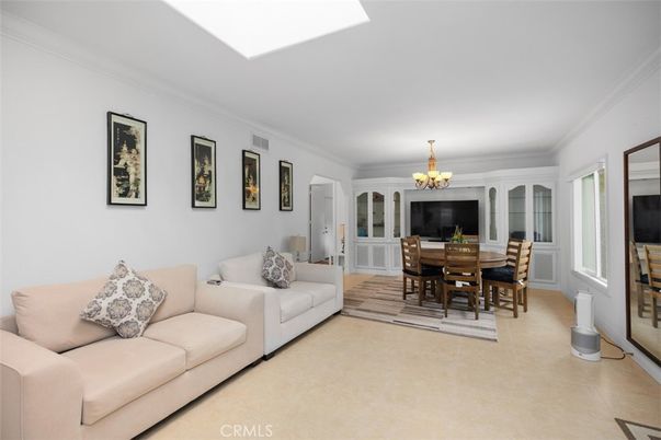 Chandelier, Dining room, Interior, Living room