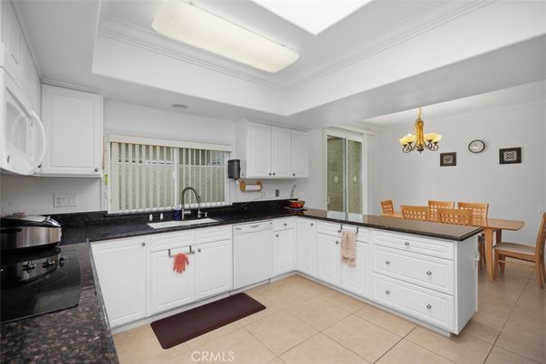 Chandelier, Dining room, Interior, Kitchen