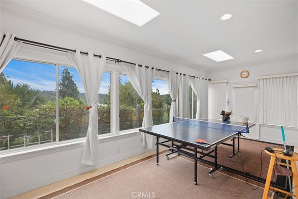 Game Room, Interior, Recessed Lighting