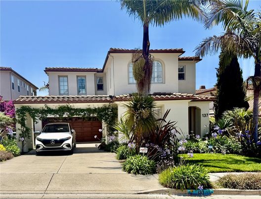 Attached, Exterior, Facade, Mediterranean
