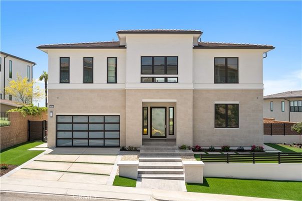 Attached, Exterior, Facade, Mediterranean