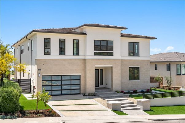 Attached, Exterior, Facade, Mediterranean