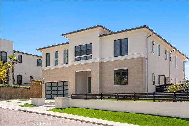 Attached, Exterior, Facade, Modern