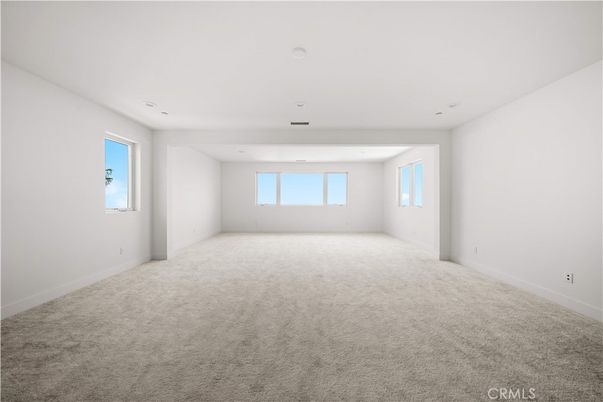 Empty room, Interior