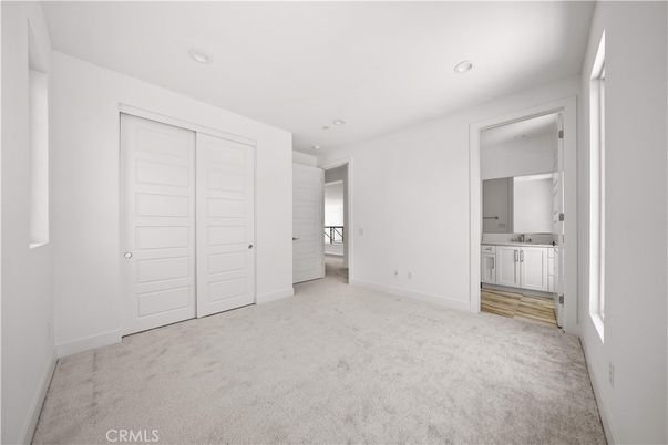 Empty room, Interior, Recessed Lighting, Washer