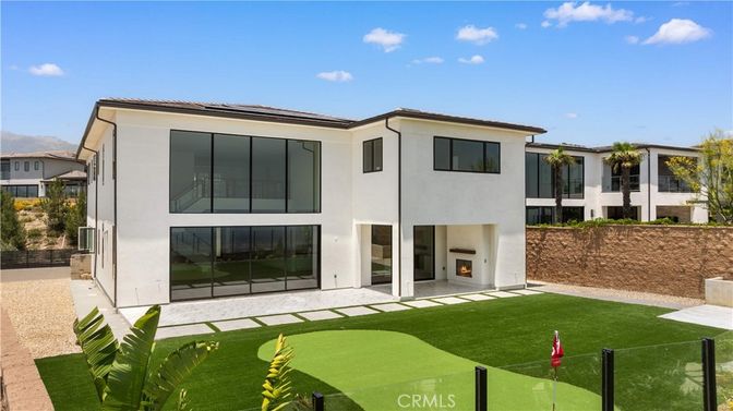 Backyard, Exterior, Facade, Modern