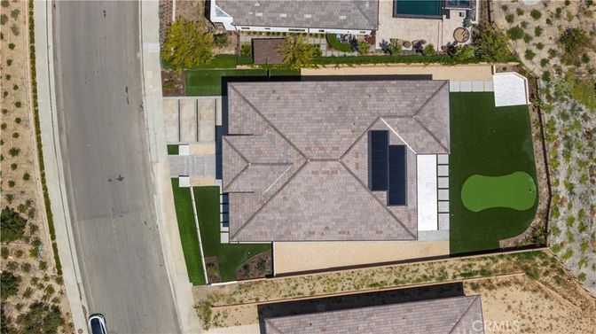 Exterior, Drone