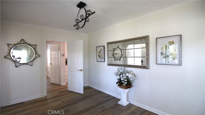 Interior, Pendant Lights, Wood Texture Flooring
