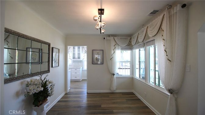 Interior, Pendant Lights, Wood Texture Flooring