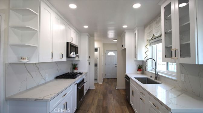 Interior, Kitchen, Recessed Lighting, Wood Texture Flooring