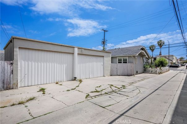 Detached Garage, Exterior