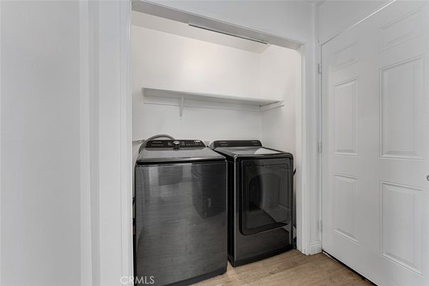 Interior, Washer, Wood Texture Flooring