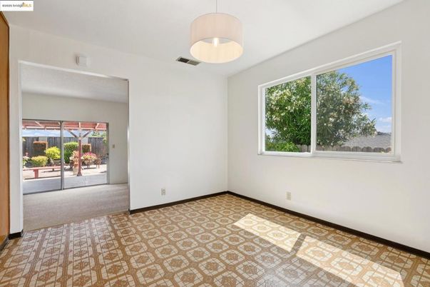 Empty room, Interior, Pendant Lights