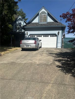 Attached, Exterior, Facade, American Craftsman