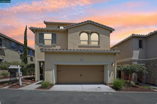 Attached, Exterior, Facade, Mediterranean