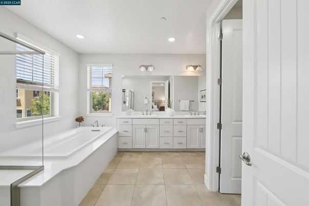 Bathroom, Dual Sink Vanities, Interior, Recessed Lighting