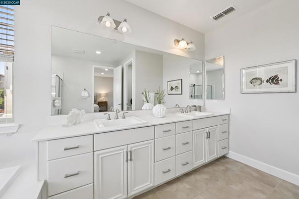 Bathroom, Dual Sink Vanities, Interior, Recessed Lighting