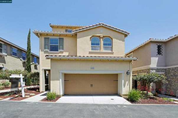 Attached, Exterior, Facade, Mediterranean
