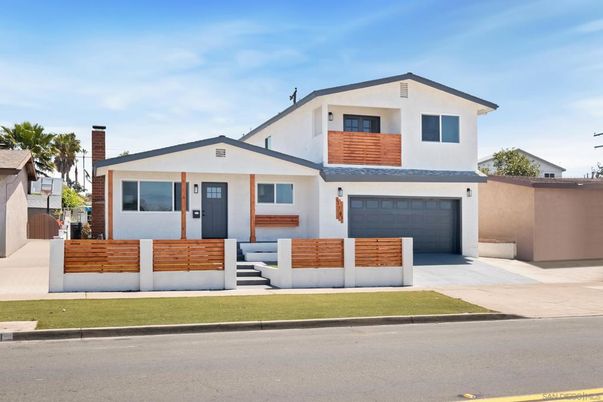 Attached, Exterior, Facade, Farmhouse