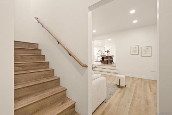 Interior, Piano, Recessed Lighting, Wood Texture Flooring