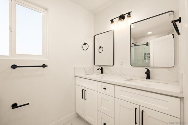 Bathroom, Dual Sink Vanities, Interior, Recessed Lighting