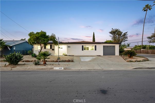 Attached, Exterior, Facade, Ranch