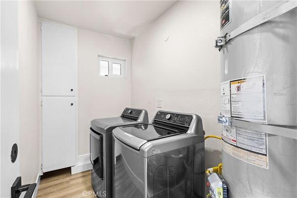 Interior, Washer, Wood Texture Flooring