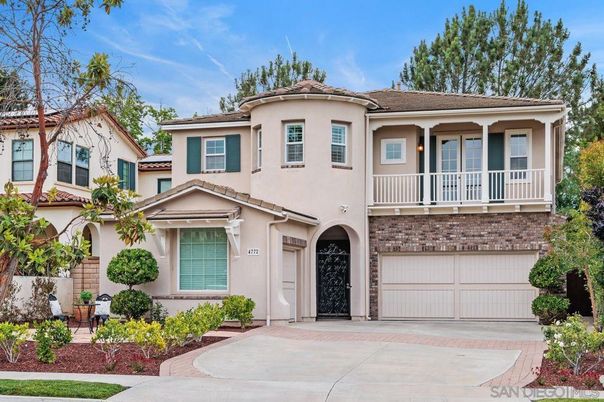 Attached, Exterior, Facade, Mediterranean