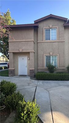 Attached, Exterior, Facade, Split Level
