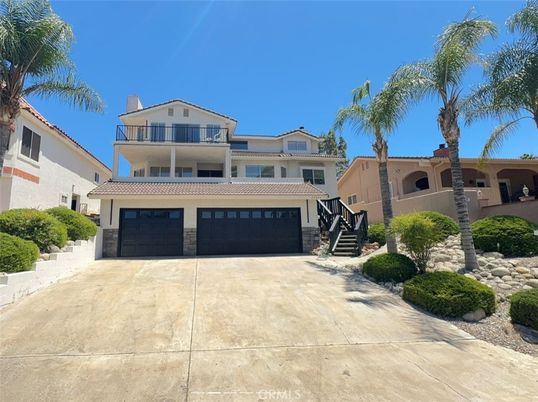 Attached, Exterior, Facade, Mediterranean