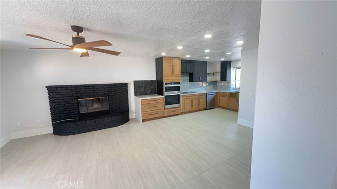 Fireplace, Interior, Kitchen, Recessed Lighting